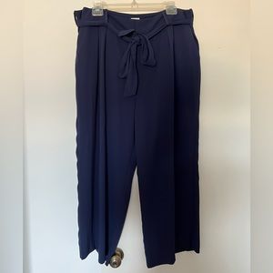 Navy blue flowy pants/culottes with tie